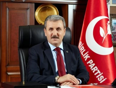 Πρόεδρος τουρκικού κόμματος: «Η σημαία μας θα κυματίσει ξανά στον ουρανό της Αθήνας»! (βίντεο)